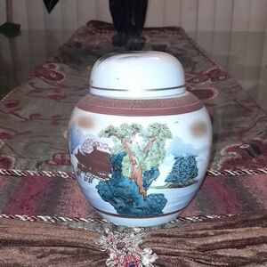 🌺SMALL ORIENTAL Jar